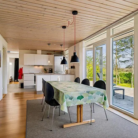 Feriehus Beautiful On Mols With Sea View